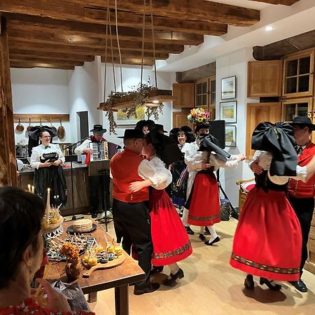 Domaine La Cour Des Nobles - Demeure, Maison Et Appartements Au Coeur De 利克维 外观 照片